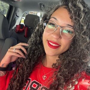 Meet your Posher, Desirae